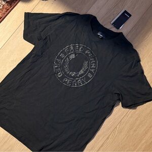 Men’s NWT Fred Perry T-shirt large black cotton with logo
